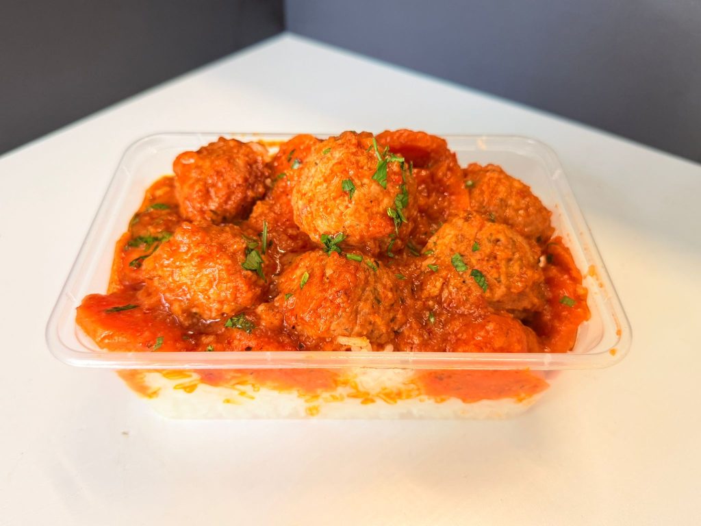 Albondigas con Arroz Blanco