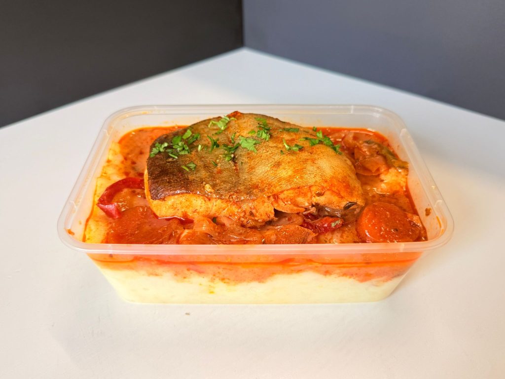 Bacalao encebollado con pure de papas