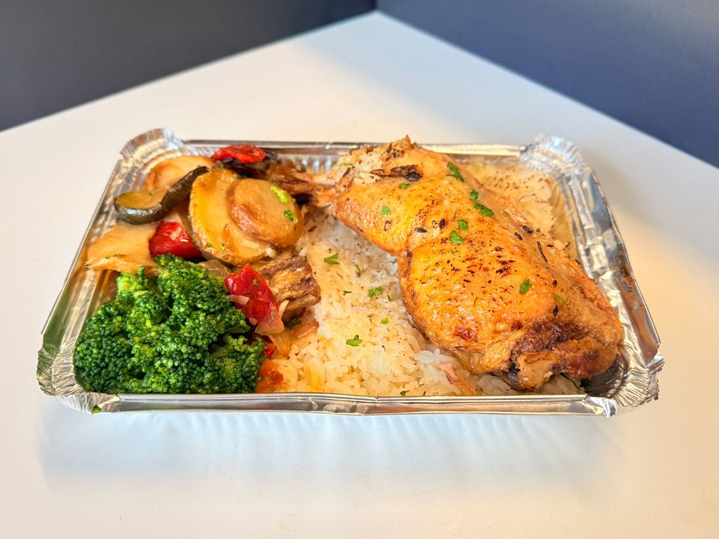 Contramuslo con verduras y arroz